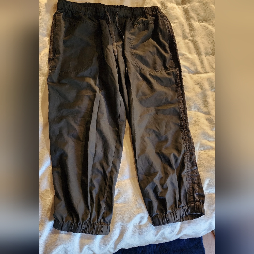 SZ XS Vintage Bebe Black Crop Pants with Relaxed Fit